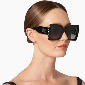 Carolina Herrera Pearl embellishment sunglasses black oversized